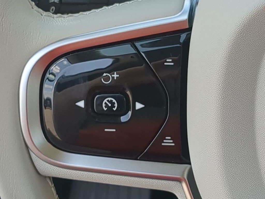 Thumbnail: 2024 Volvo XC90 - 25