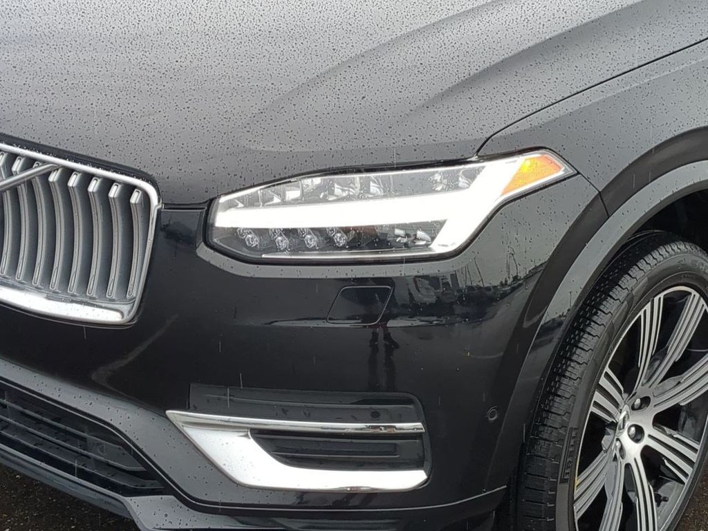 Thumbnail: 2022 Volvo XC90 - 22
