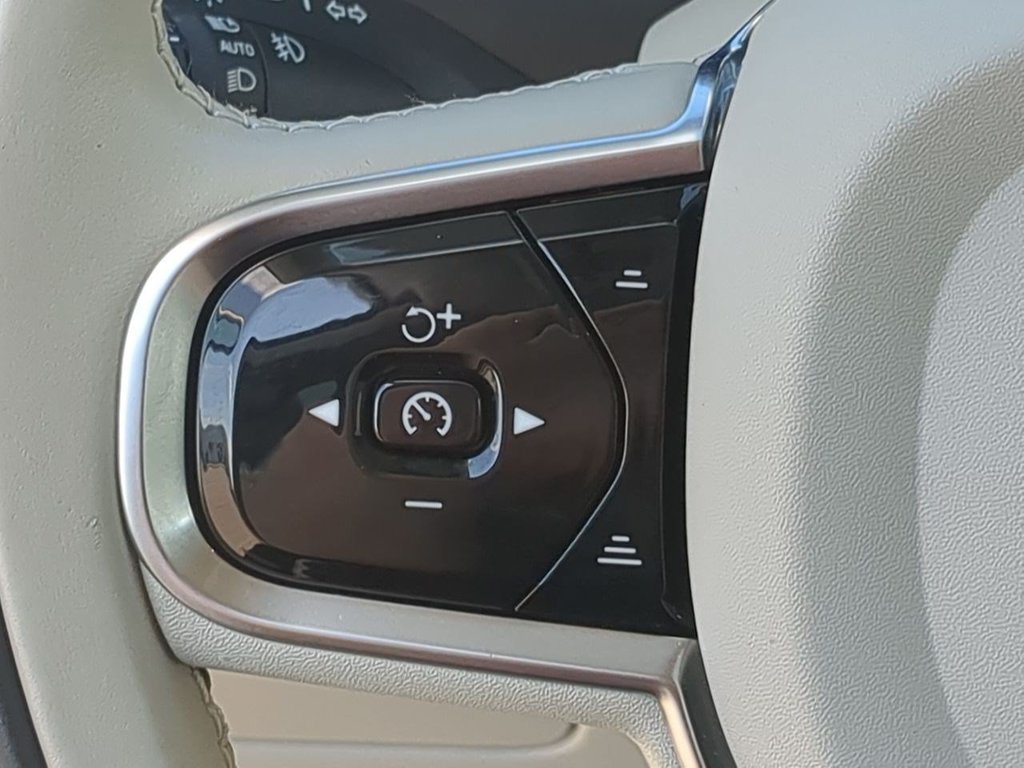 Thumbnail: 2023 Volvo XC90 - 26