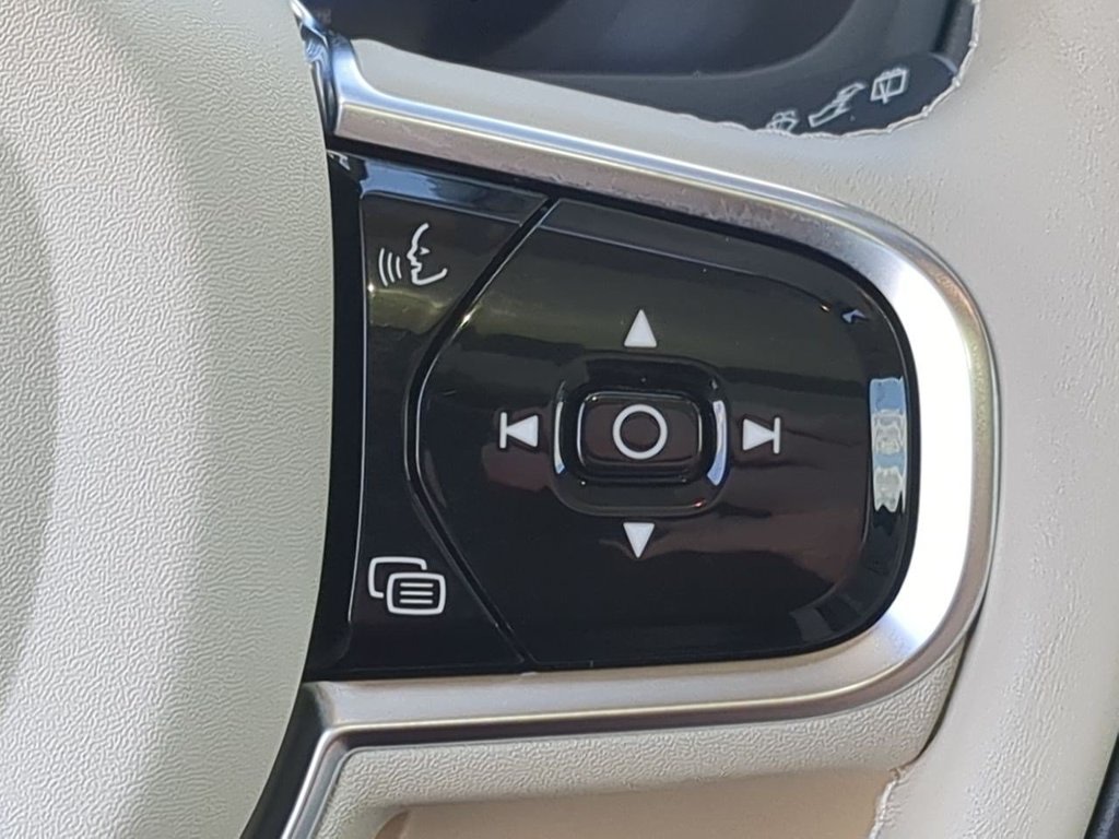 Thumbnail: 2023 Volvo XC90 - 27