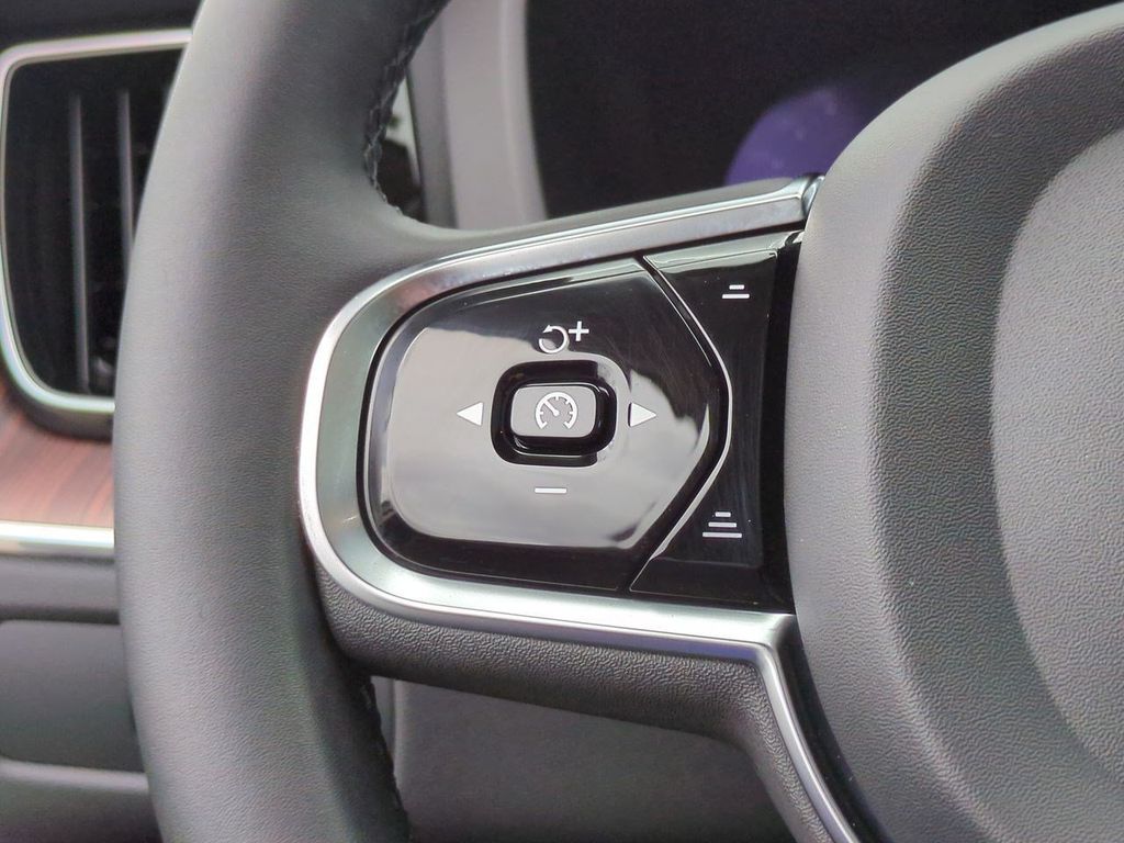 Thumbnail: 2024 Volvo XC60 - 29