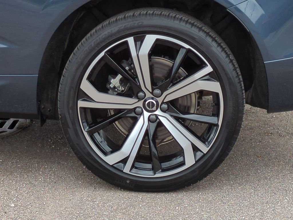Thumbnail: 2024 Volvo XC60 - 8