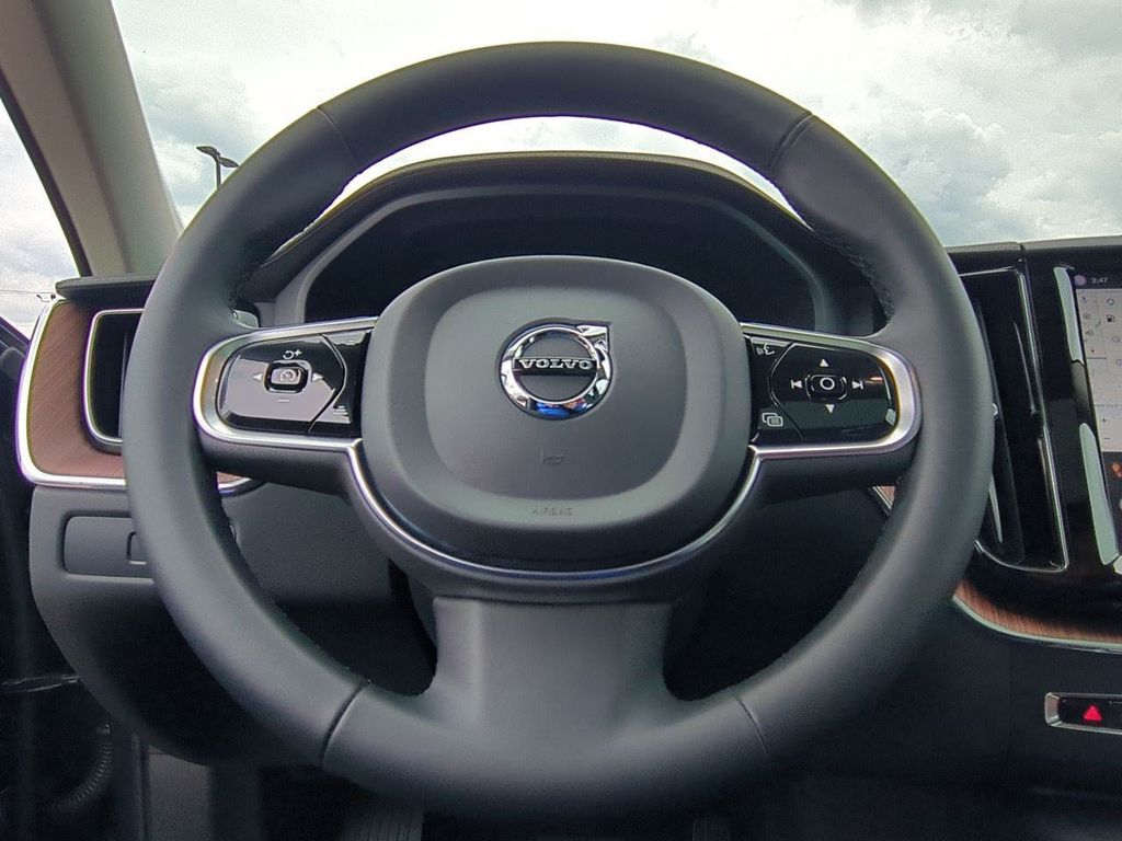 Thumbnail: 2024 Volvo XC60 - 14