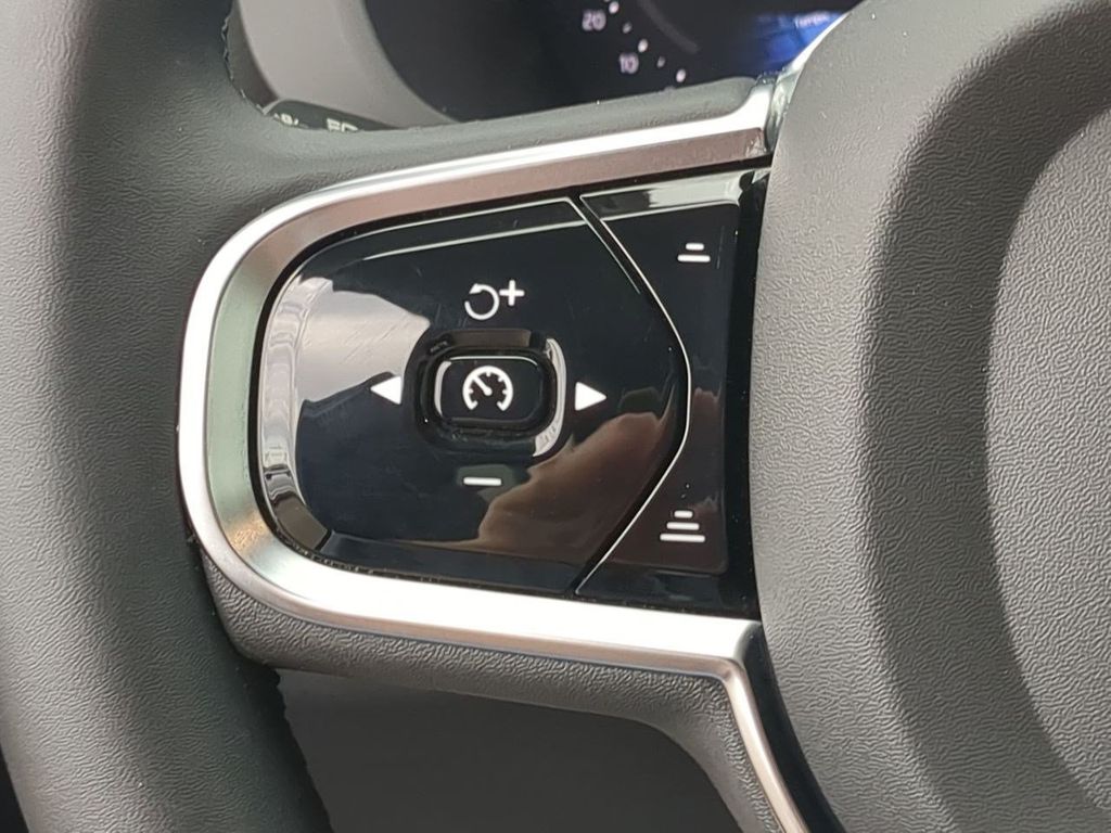 Thumbnail: 2024 Volvo XC60 - 26