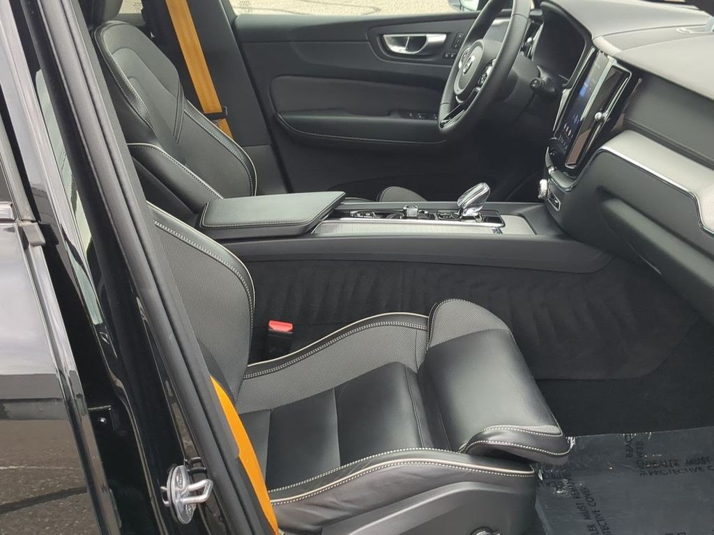 Thumbnail: 2024 Volvo XC60 - 11
