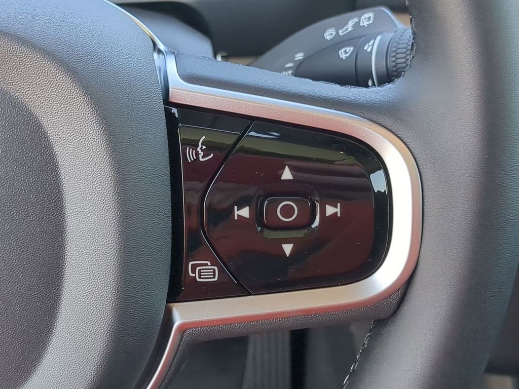 Thumbnail: 2026 Volvo XC90 - 28