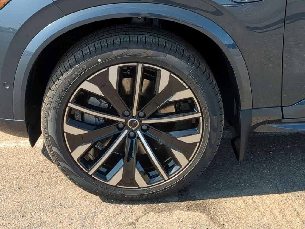 Thumbnail: 2026 Volvo XC90 - 8