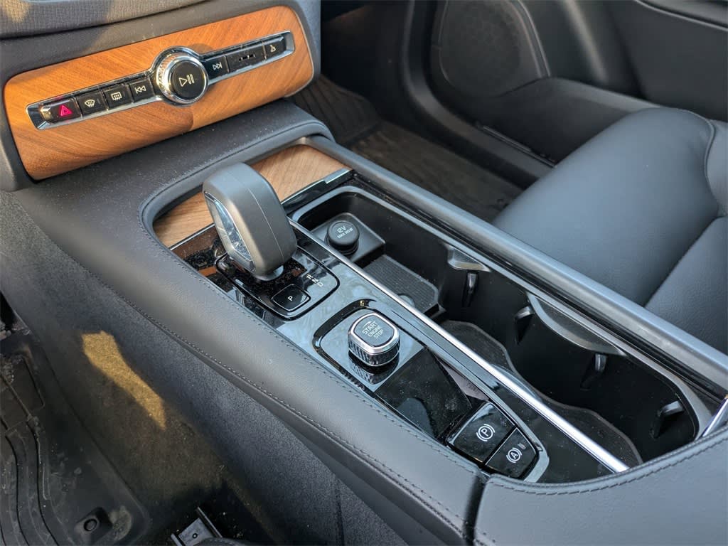 Thumbnail: 2025 Volvo XC90 - 32