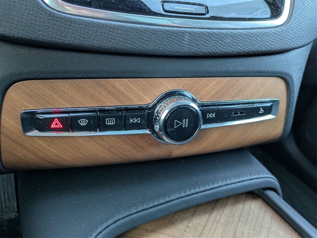 Thumbnail: 2025 Volvo XC90 - 28