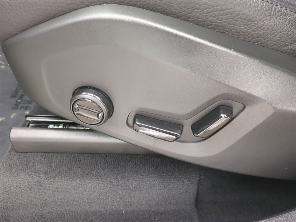 Thumbnail: 2025 Volvo XC90 - 17