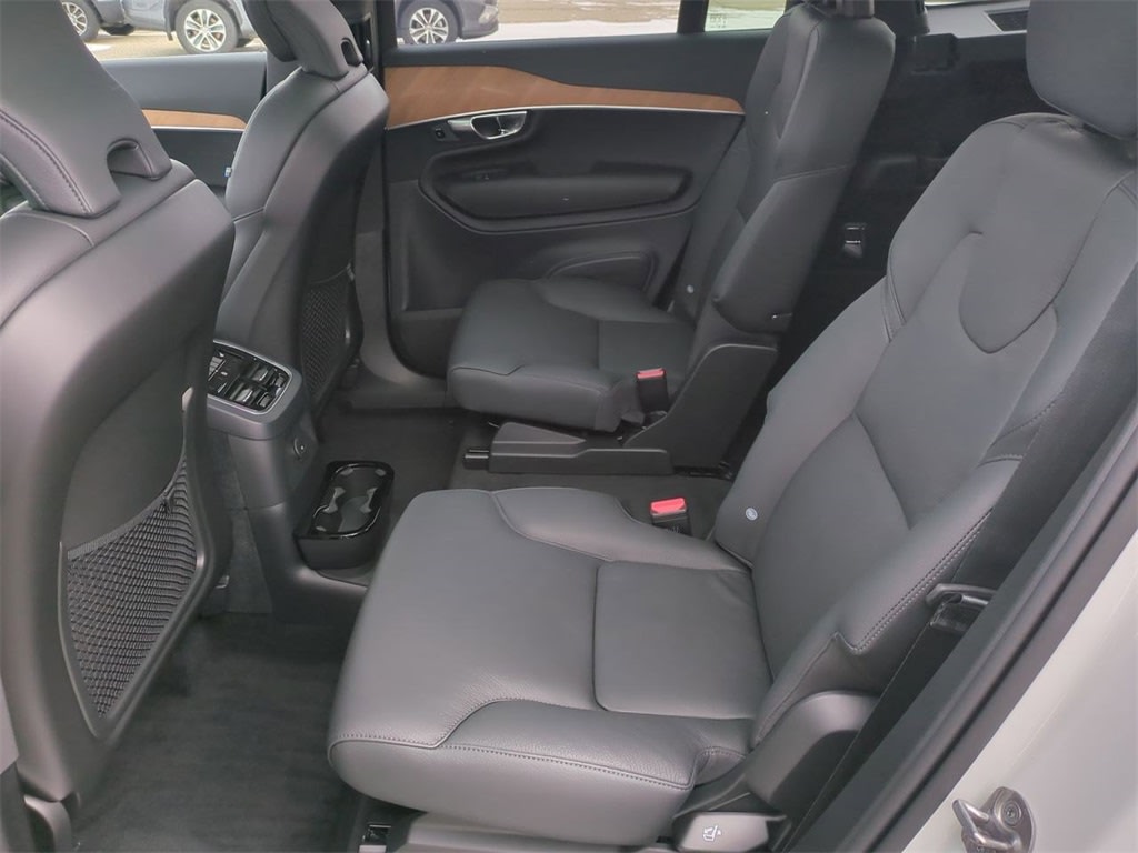 Thumbnail: 2025 Volvo XC90 - 9