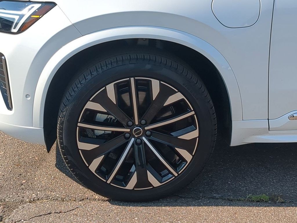 Thumbnail: 2026 Volvo XC90 - 8