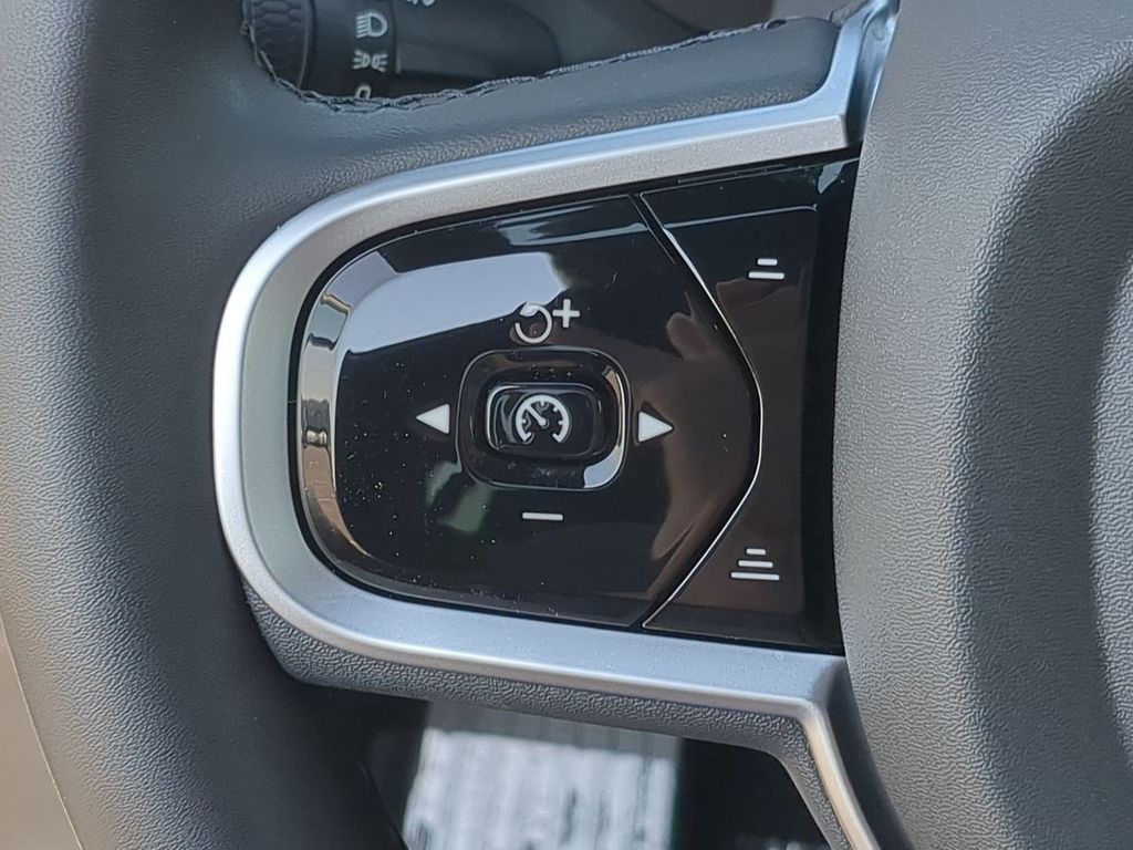 Thumbnail: 2026 Volvo XC90 - 26