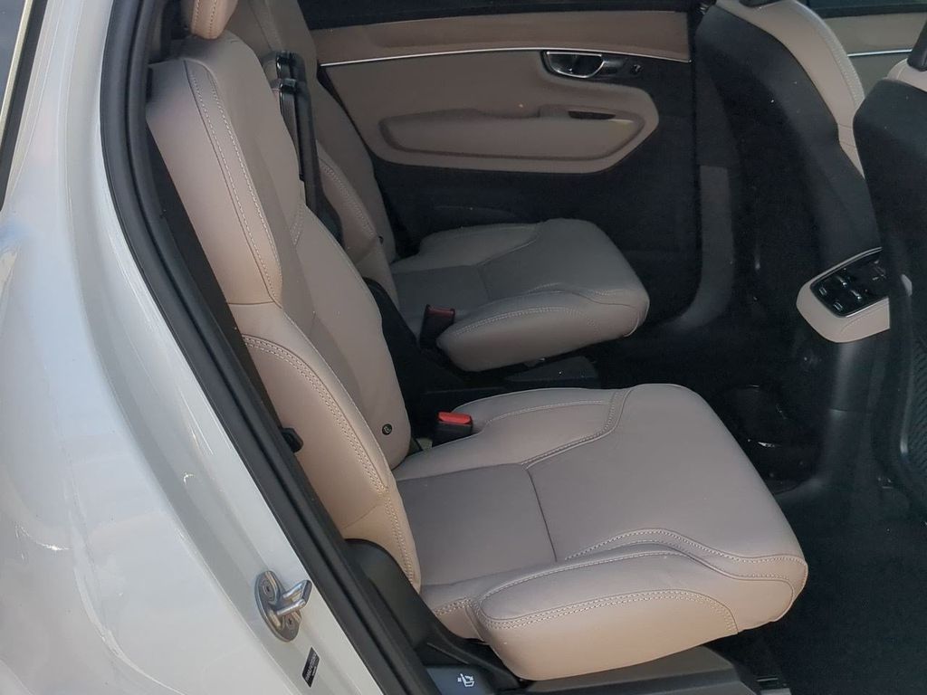 Thumbnail: 2026 Volvo XC90 - 25