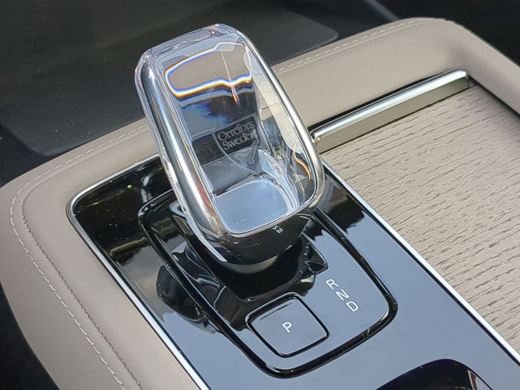 Thumbnail: 2026 Volvo XC90 - 31