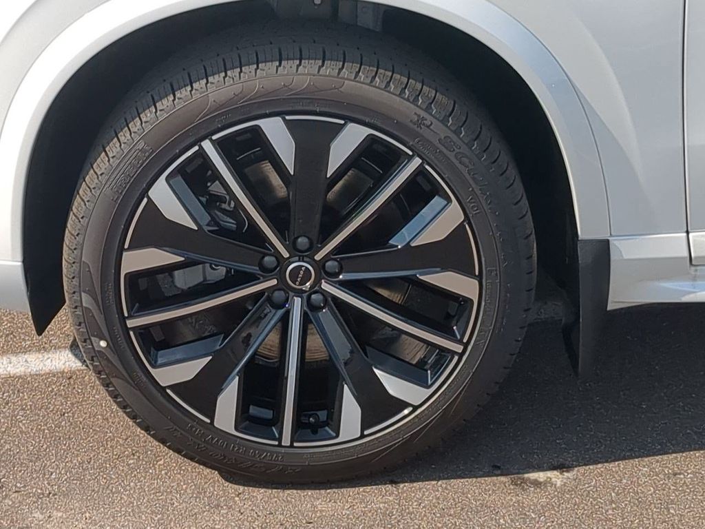 Thumbnail: 2026 Volvo XC90 - 8