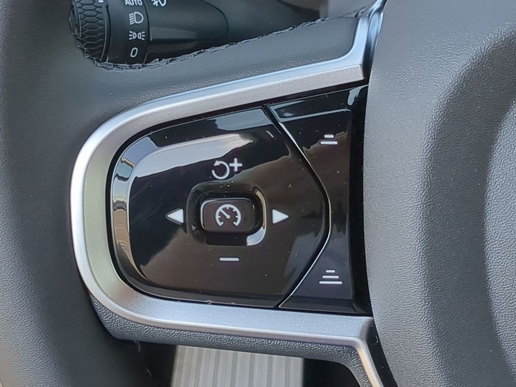Thumbnail: 2026 Volvo XC90 - 26
