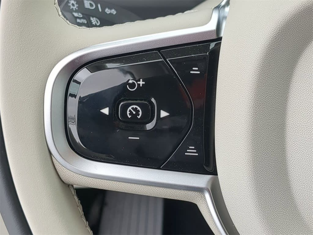 Thumbnail: 2026 Volvo XC90 - 28