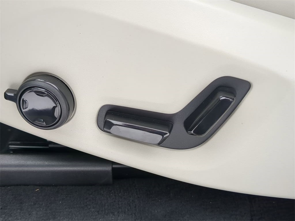 Thumbnail: 2026 Volvo XC90 - 24