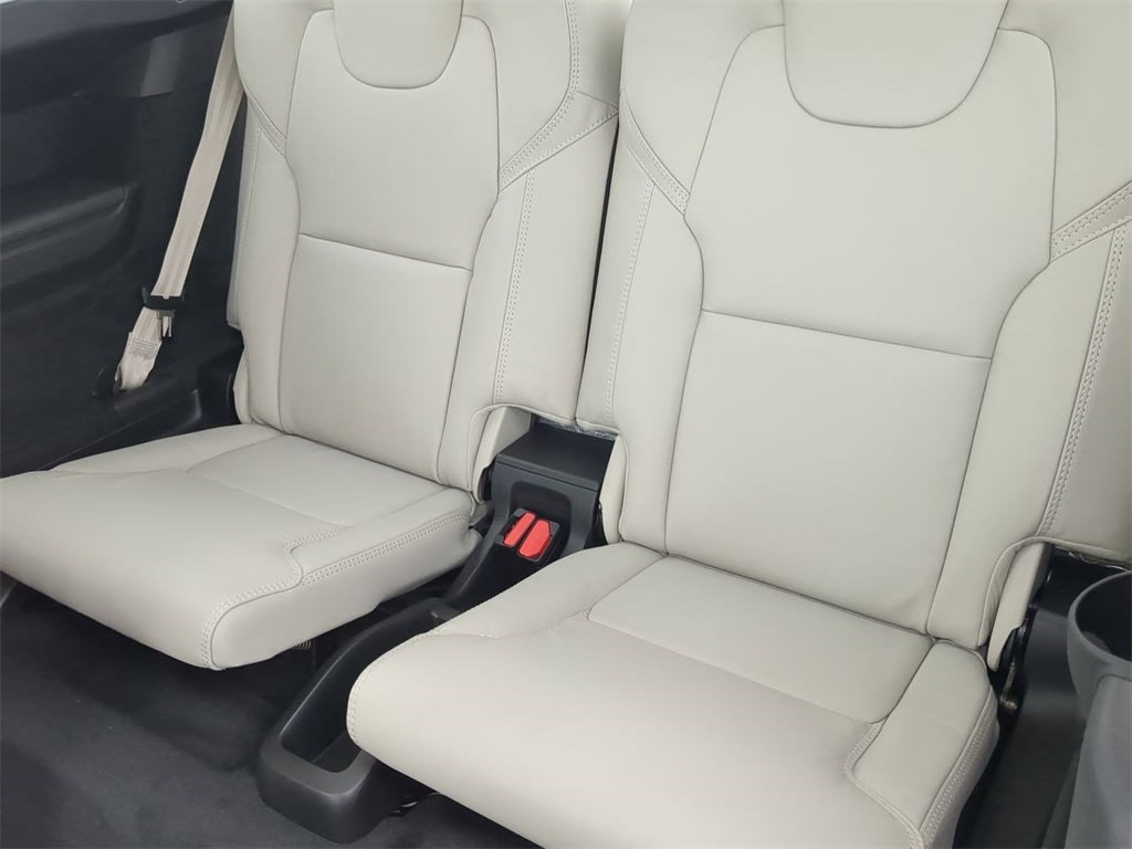 Thumbnail: 2026 Volvo XC90 - 26