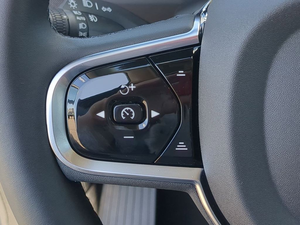Thumbnail: 2026 Volvo XC90 - 27