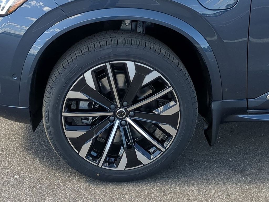 Thumbnail: 2026 Volvo XC90 - 8