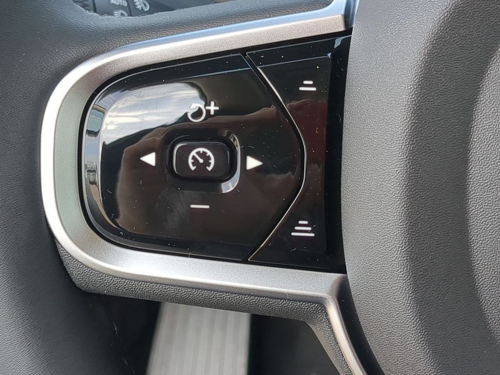 Thumbnail: 2026 Volvo XC90 - 26