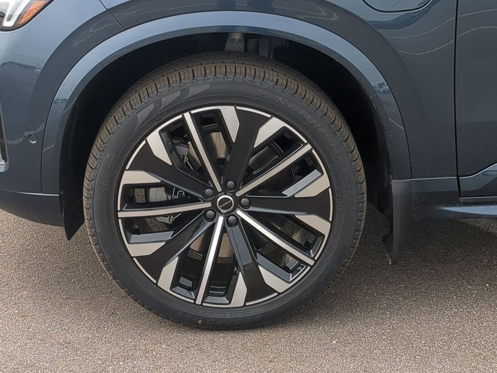 Thumbnail: 2026 Volvo XC90 - 8