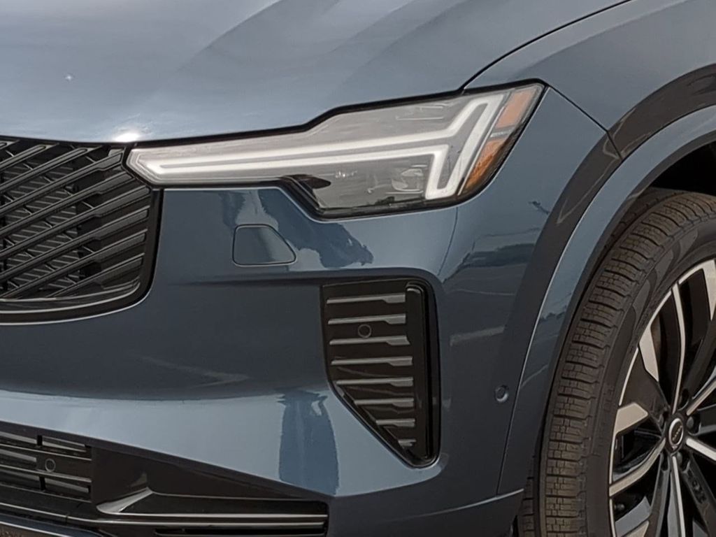 Thumbnail: 2026 Volvo XC90 - 22