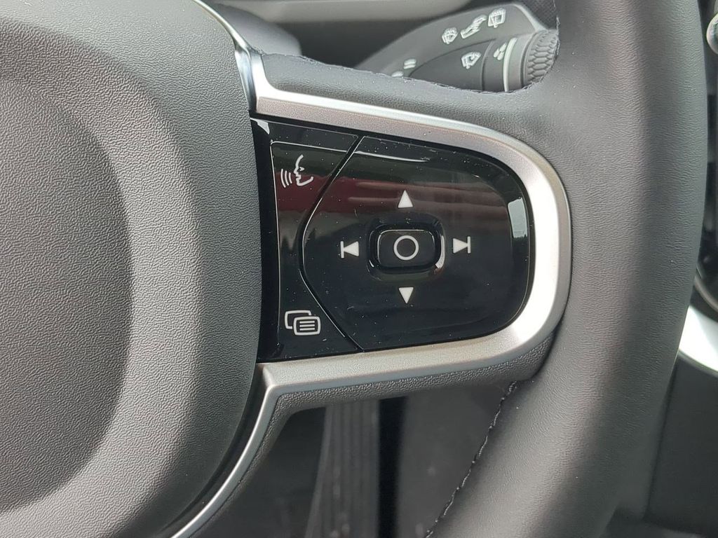 Thumbnail: 2026 Volvo XC90 - 28