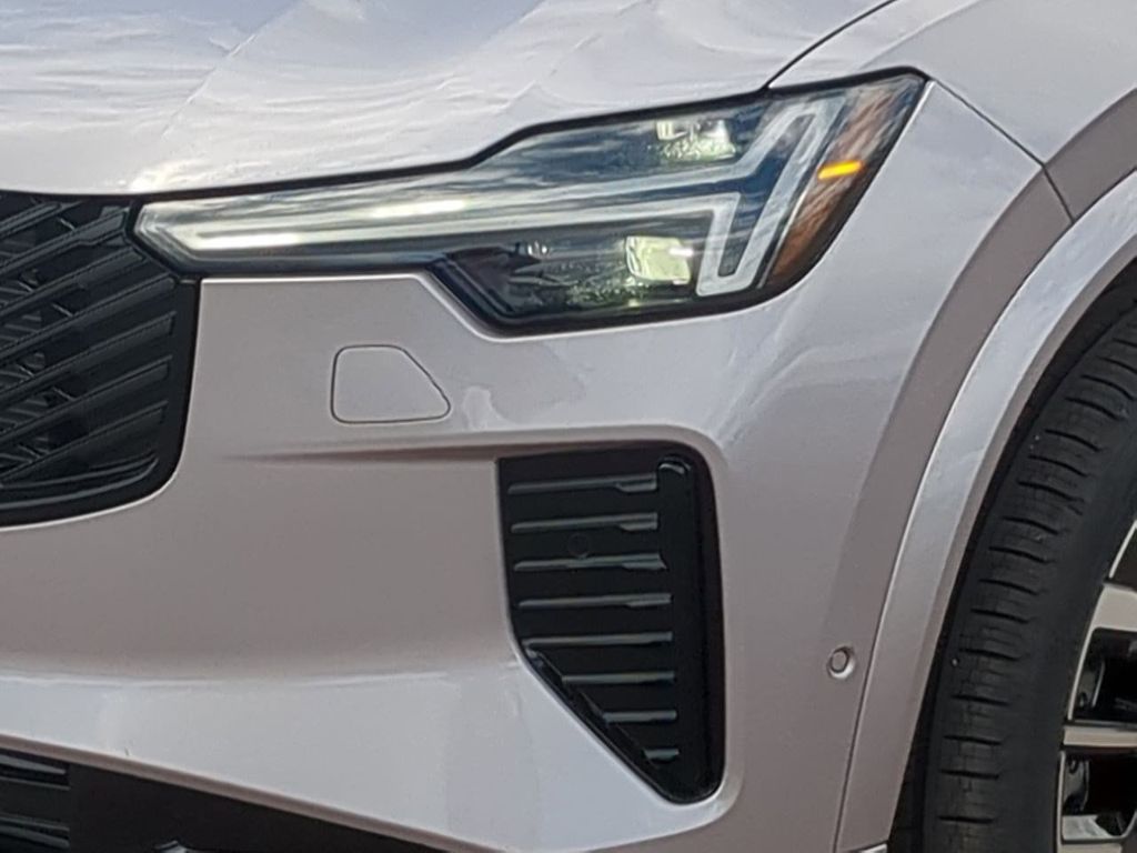Thumbnail: 2026 Volvo XC90 - 21