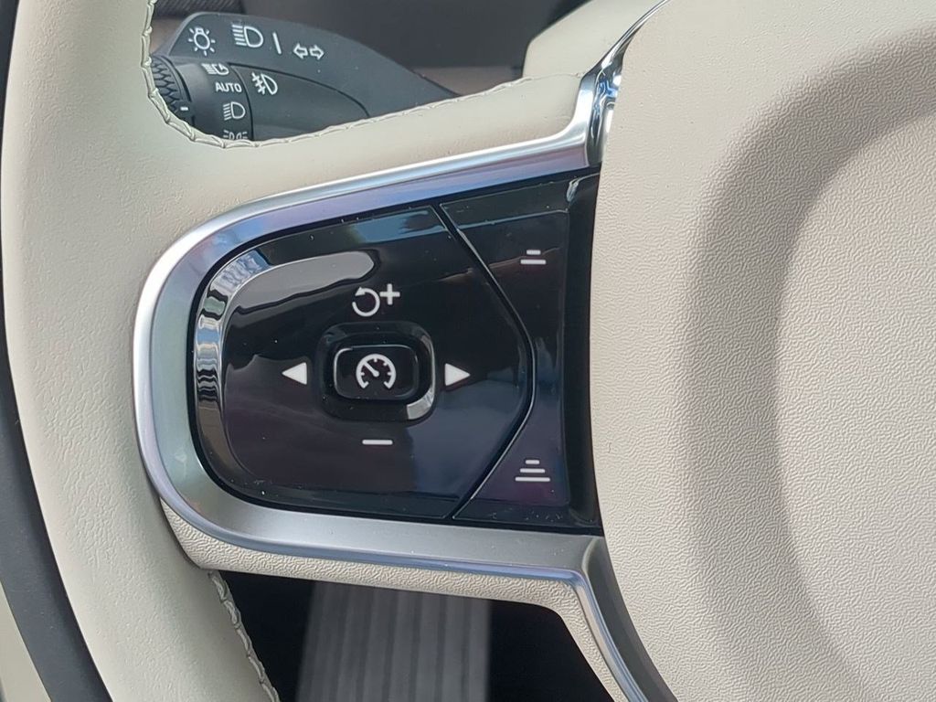 Thumbnail: 2026 Volvo XC90 - 26
