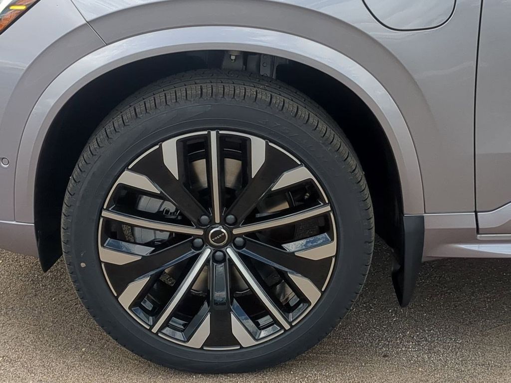 Thumbnail: 2026 Volvo XC90 - 8