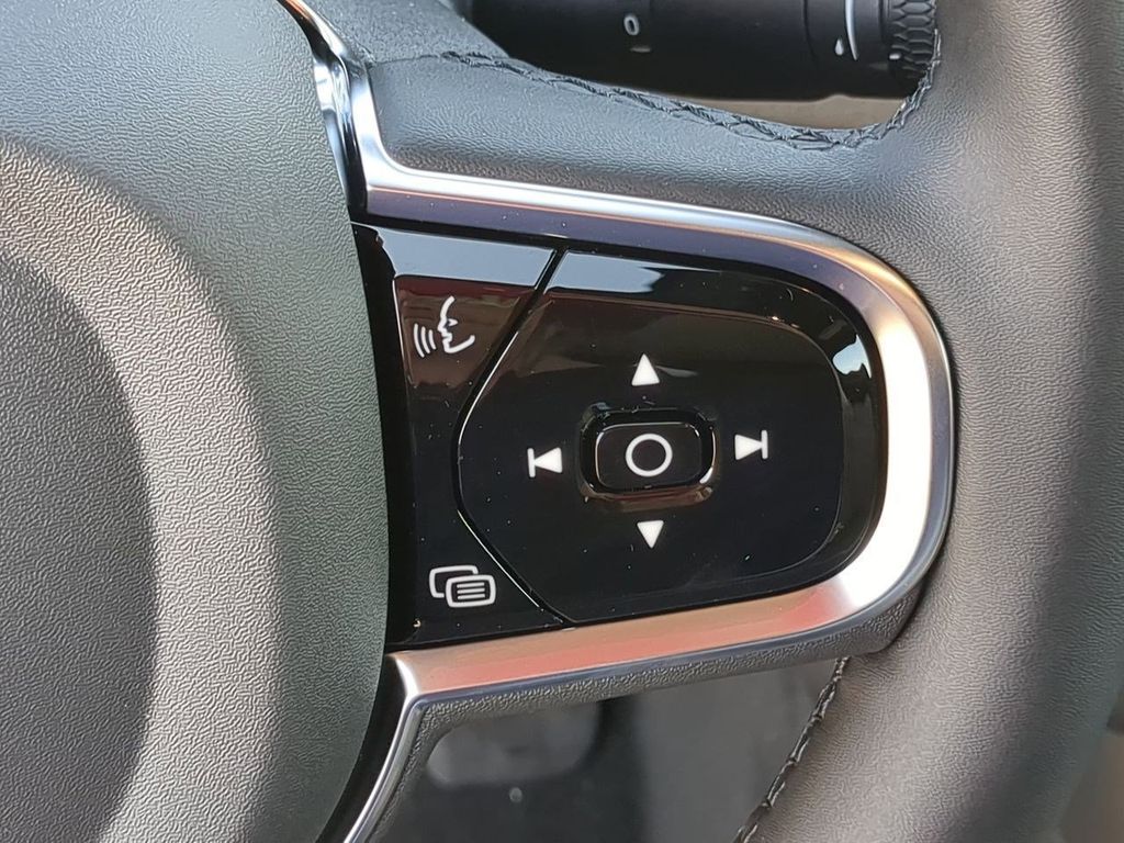 Thumbnail: 2026 Volvo XC90 - 26