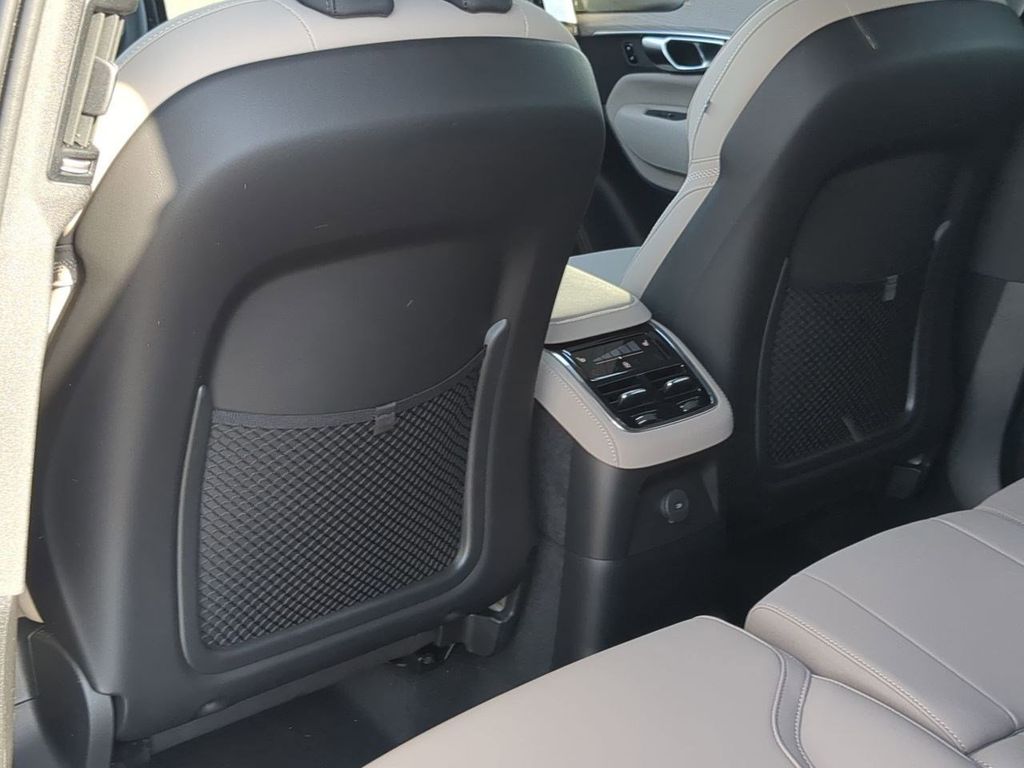 Thumbnail: 2026 Volvo XC90 - 17