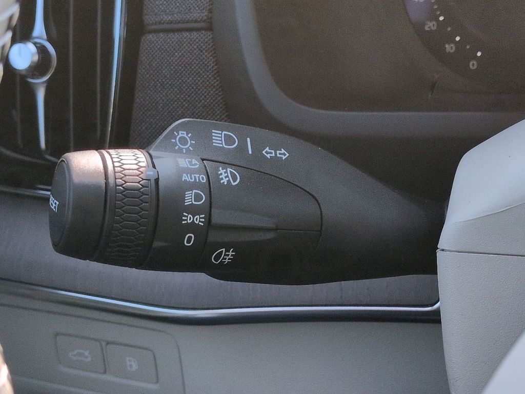 Thumbnail: 2026 Volvo XC90 - 30