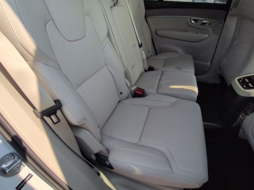 Thumbnail: 2026 Volvo XC90 - 25