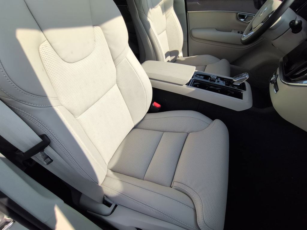 Thumbnail: 2026 Volvo XC90 - 26