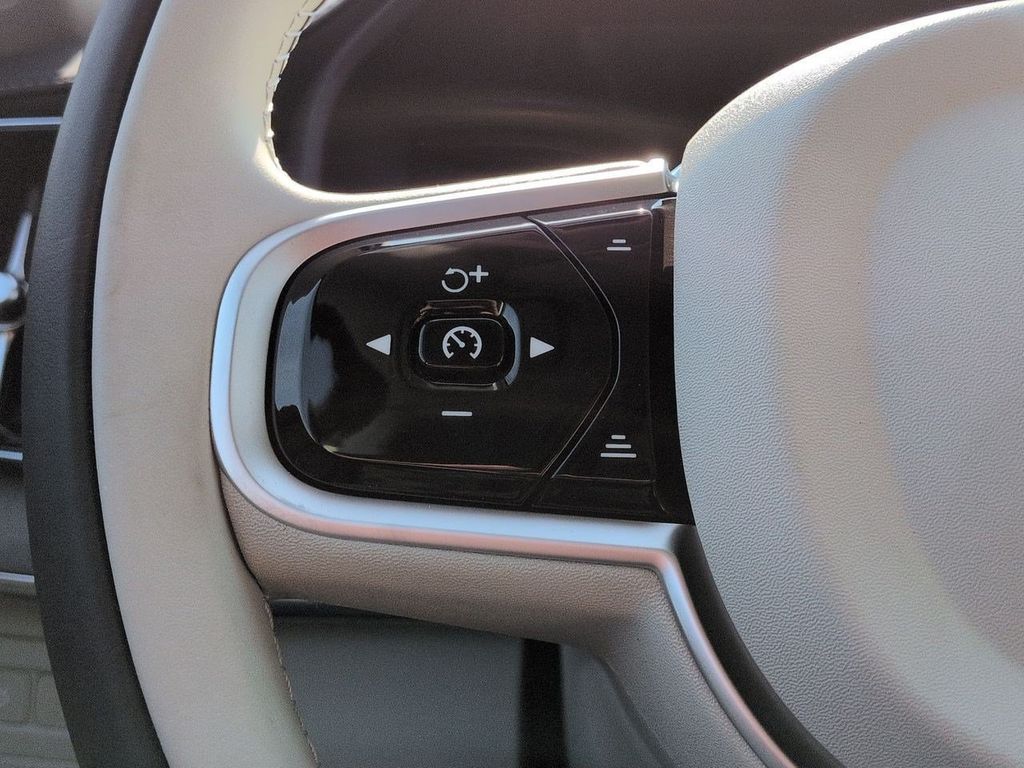Thumbnail: 2026 Volvo XC90 - 27