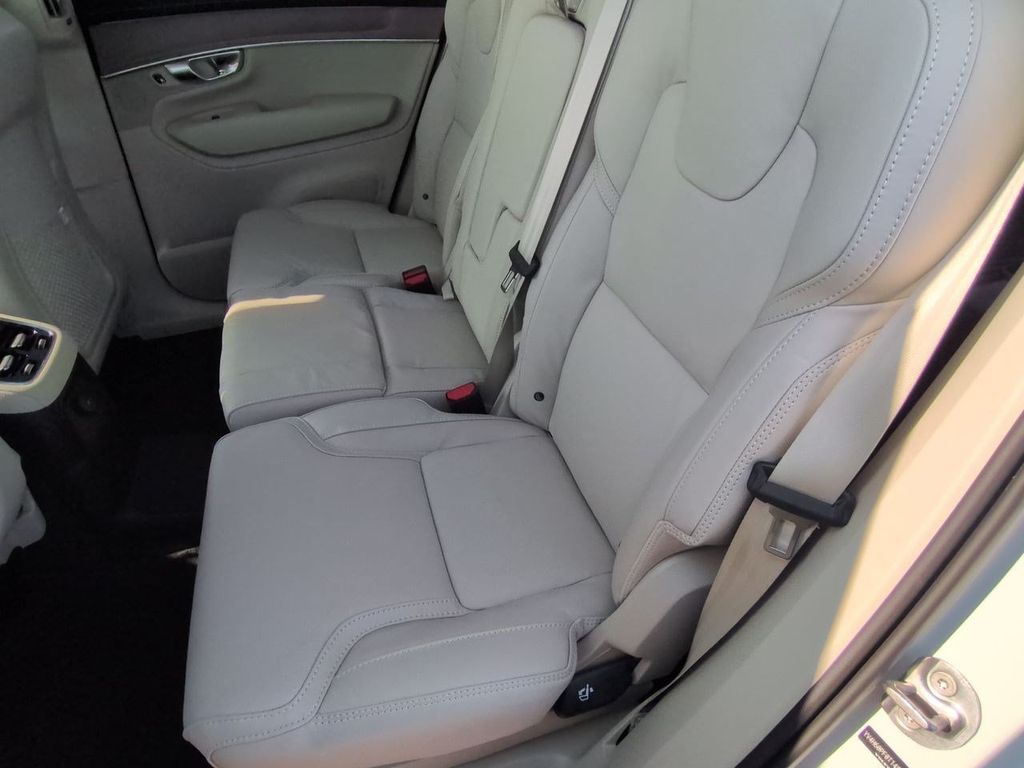 Thumbnail: 2026 Volvo XC90 - 12