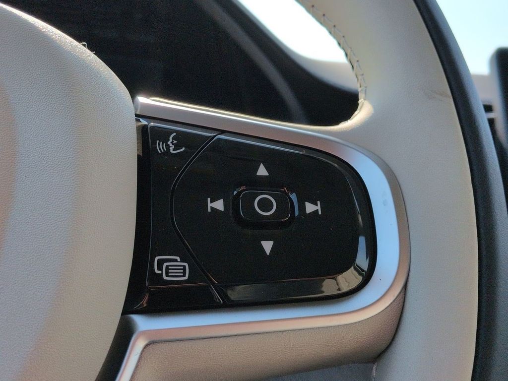Thumbnail: 2026 Volvo XC90 - 28