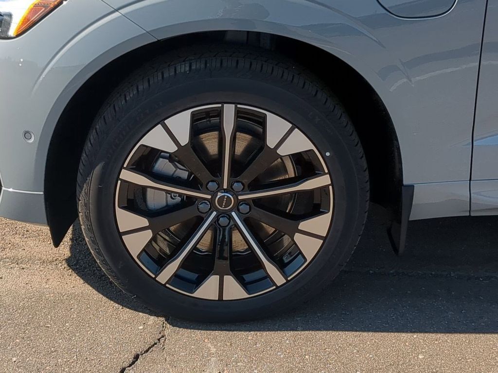 Thumbnail: 2026 Volvo XC60 - 8