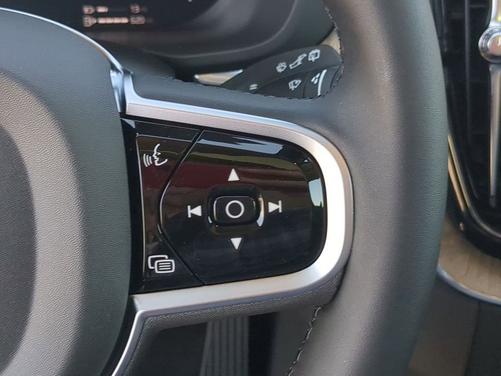 Thumbnail: 2026 Volvo XC60 - 28