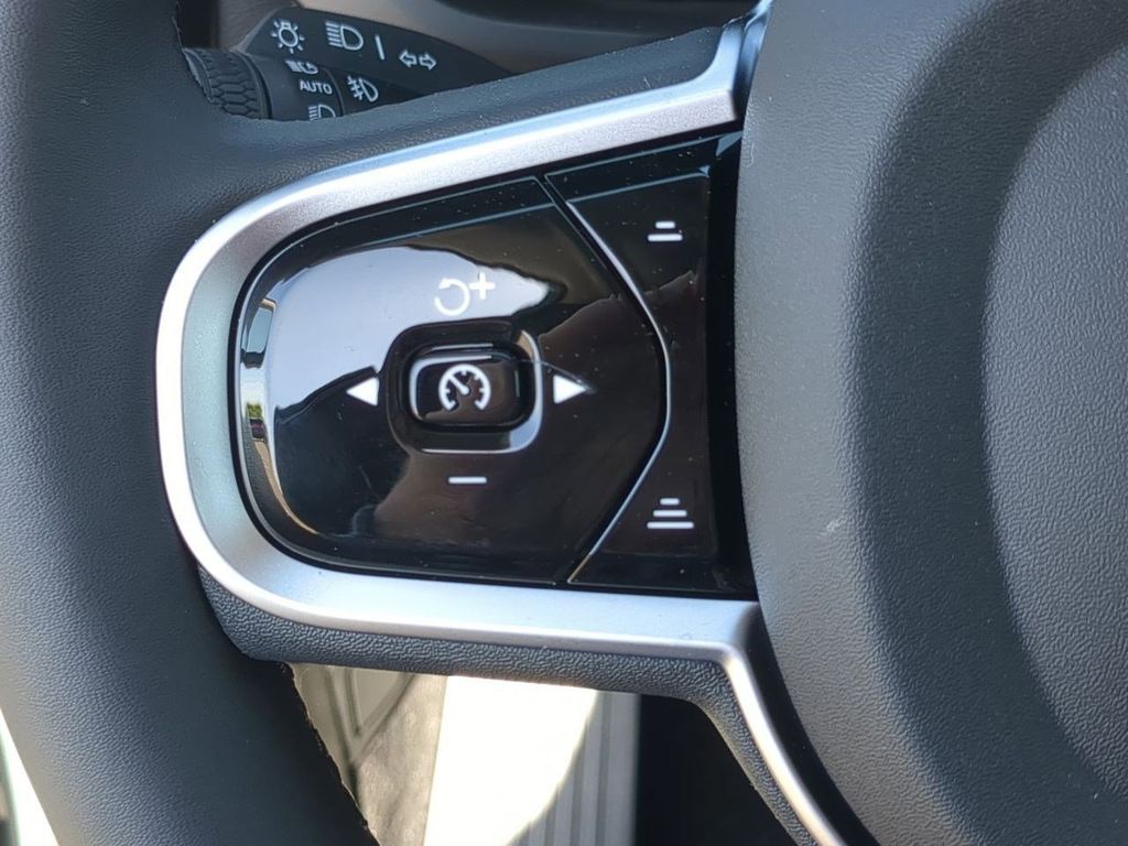 Thumbnail: 2026 Volvo XC60 - 27