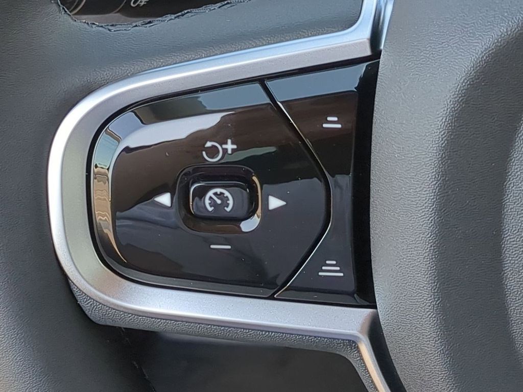 Thumbnail: 2026 Volvo XC60 - 27