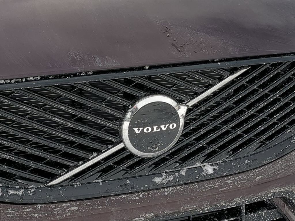 Thumbnail: 2026 Volvo XC60 - 7