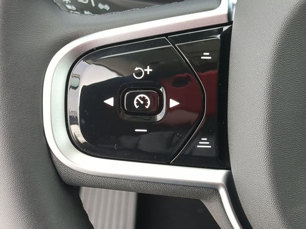 Thumbnail: 2026 Volvo XC60 - 26