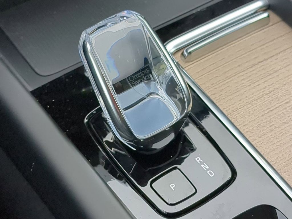 Thumbnail: 2026 Volvo XC60 - 15