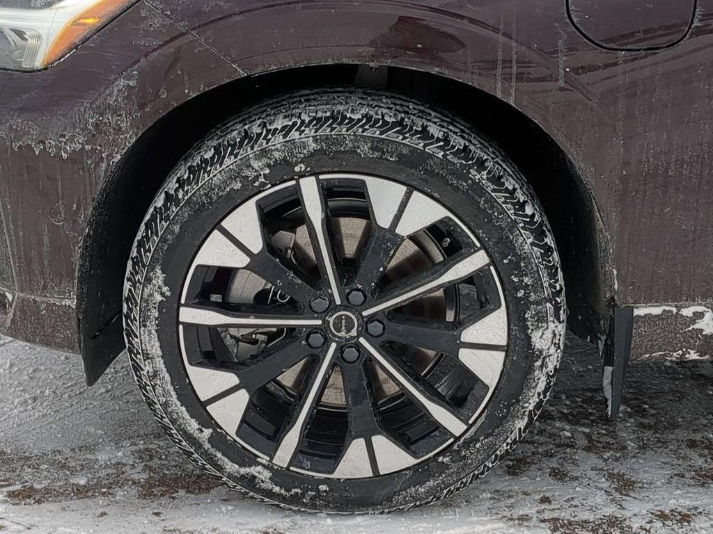 Thumbnail: 2026 Volvo XC60 - 8