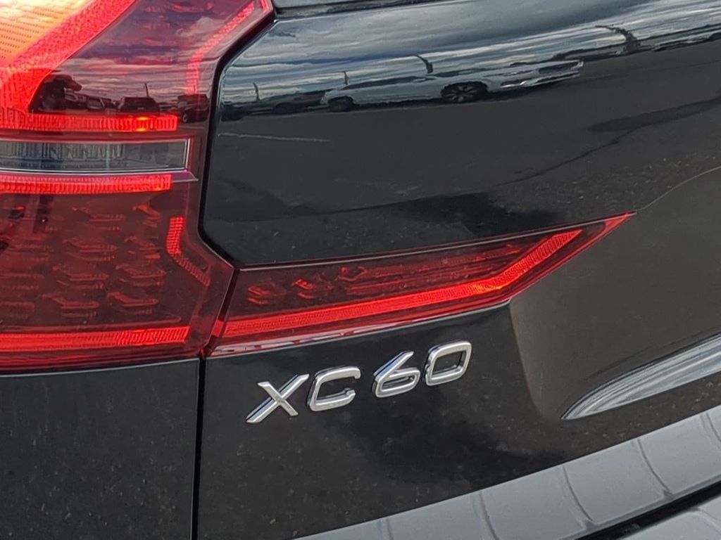 Thumbnail: 2026 Volvo XC60 - 7